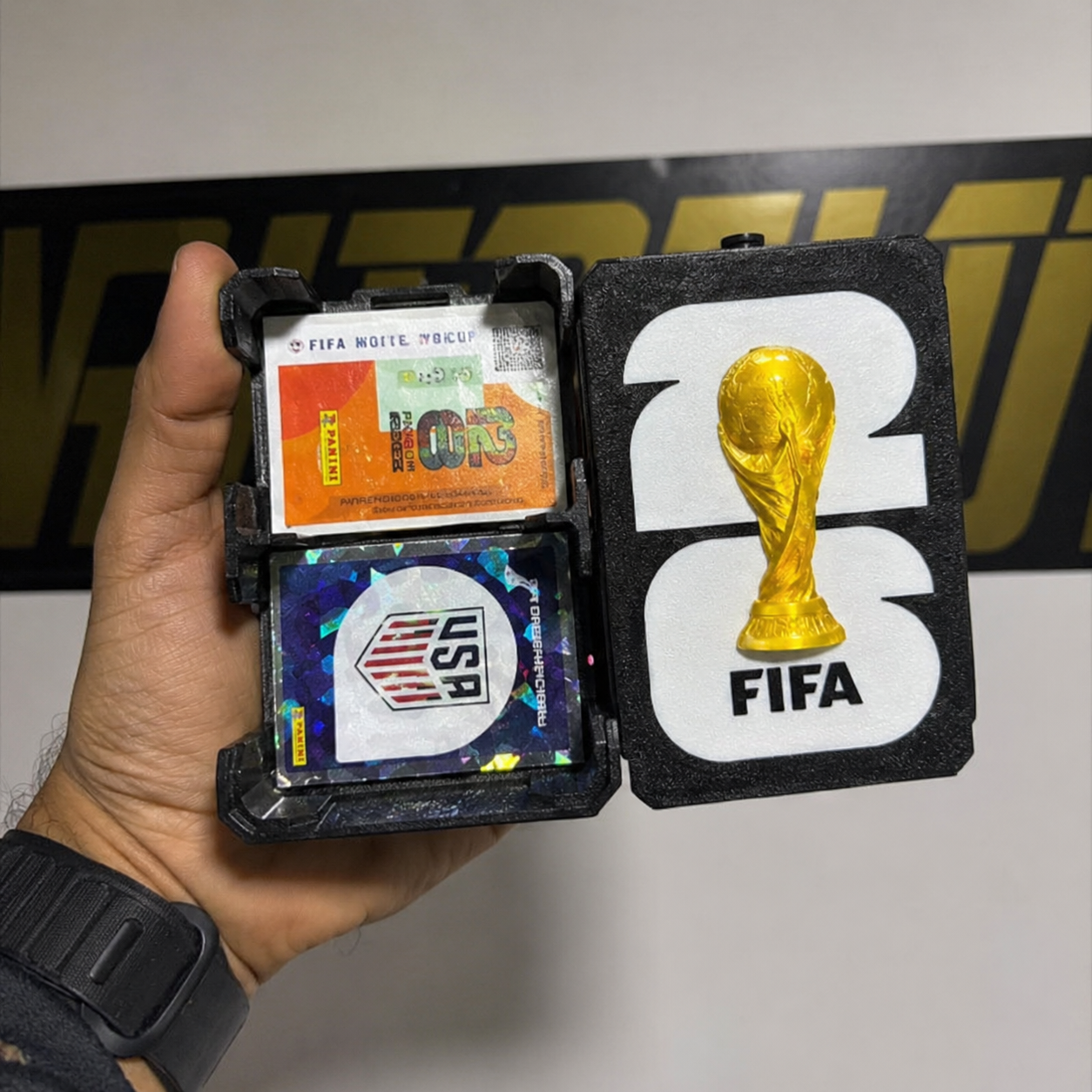LAMIBOX™ Porta Láminas Oficial FIFA